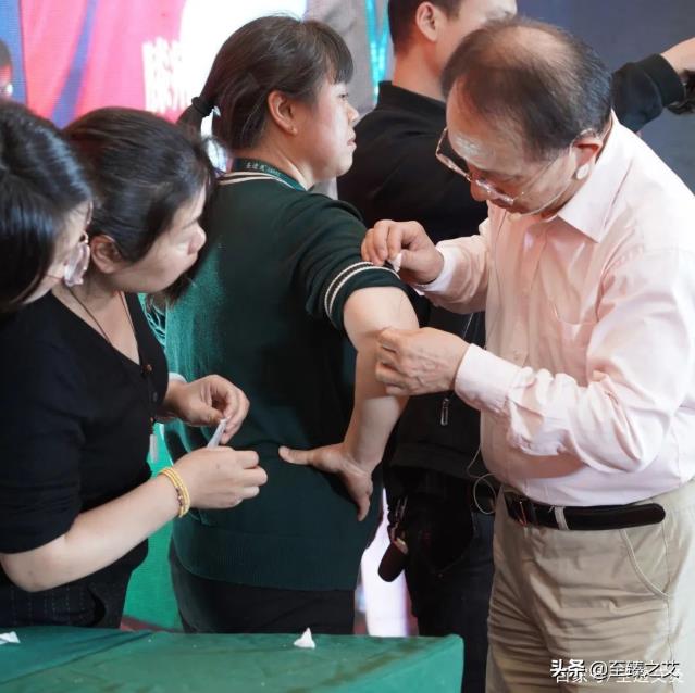 國學與中醫(yī)高峰論壇暨首屆圣透灸療法大會順利召開