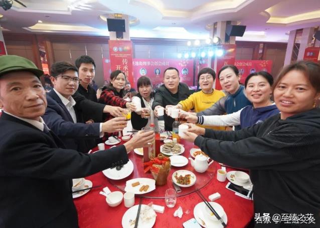 國學與中醫(yī)高峰論壇暨首屆圣透灸療法大會順利召開