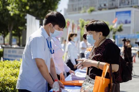 愛眼日“關注普遍的眼健康”100萬張眼健康體檢卡向湖北居民發放