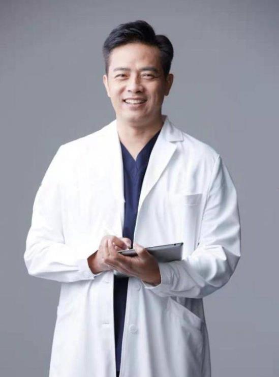 專(zhuān)訪北京漾格醫(yī)美彭少文院長(zhǎng),從抗衰新寵fotona4dpro看輕醫(yī)美行業(yè)現(xiàn)狀