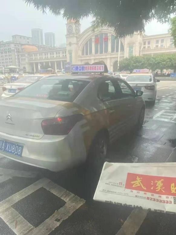 網(wǎng)友:牙齒不齊想矯正但又不想拔牙該怎么治療?仁愛口腔醫(yī)師表示不拔牙也能讓你擁有一副微笑臉!