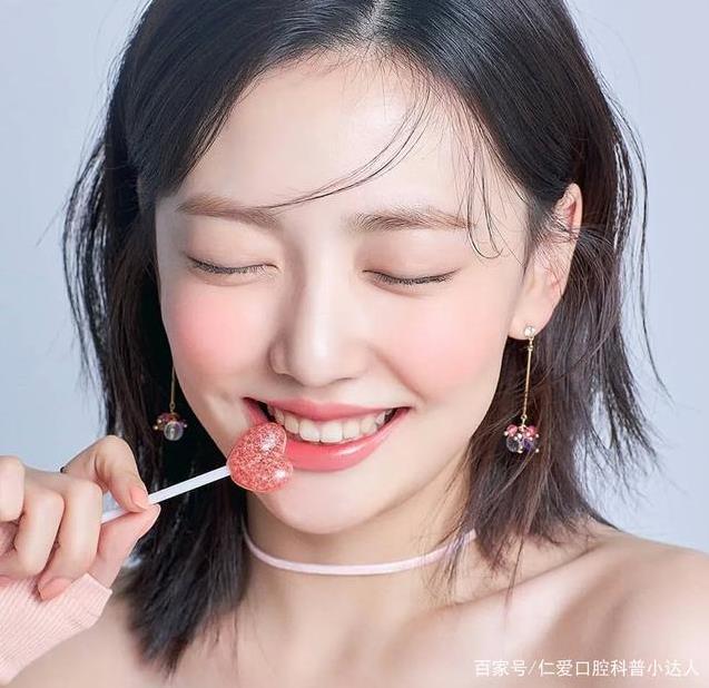 網(wǎng)友:武漢的貼面技術(shù)怎么樣,貴嗎?武漢仁愛(ài)口腔醫(yī)師用1分鐘帶你了解牙齒貼面是怎么做的