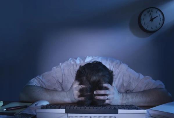 經常熬夜抽煙的人會爆瘦嗎?失眠的時候應該繼續睡嗎
