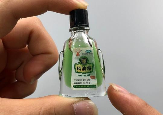 風油精放肚臍眼有什么作用?風油精滴肚臍眼可以治失眠嗎?
