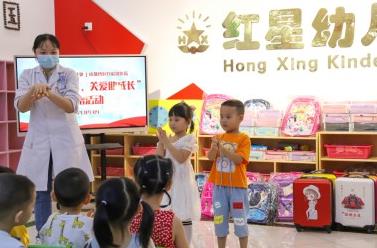 情暖開學季,關愛助成長-成都博潤開展愛心捐贈活動