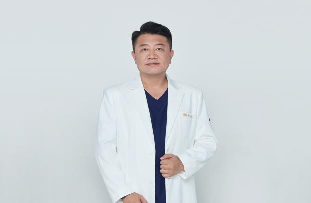 假體豐胸多少錢(qián)?大連高嵐醫(yī)美王大太院長(zhǎng)案例