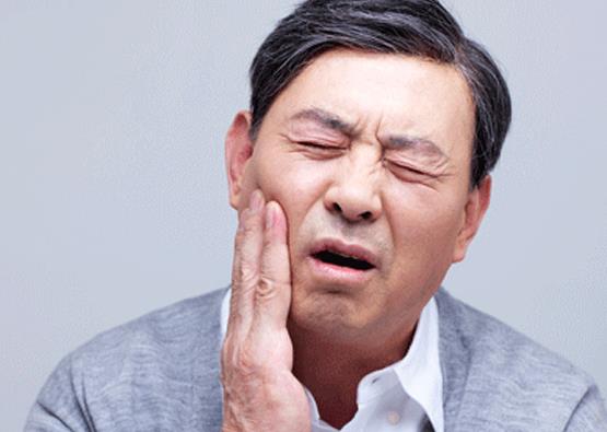 牙齦出血時,不刷牙只漱口可以嗎?牙齦經常出血的患者,在日常生活中應注意哪些事?