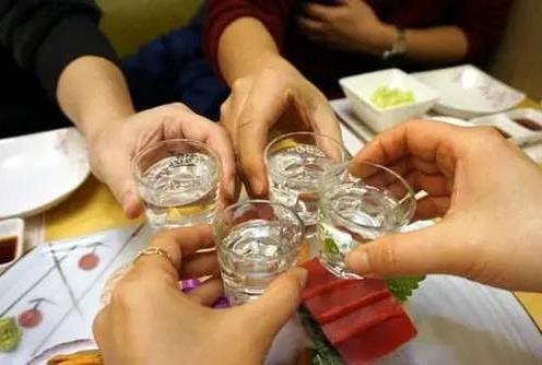 講講我因?yàn)楹染茖?dǎo)致股骨頭壞死,再到中醫(yī)治愈的經(jīng)歷