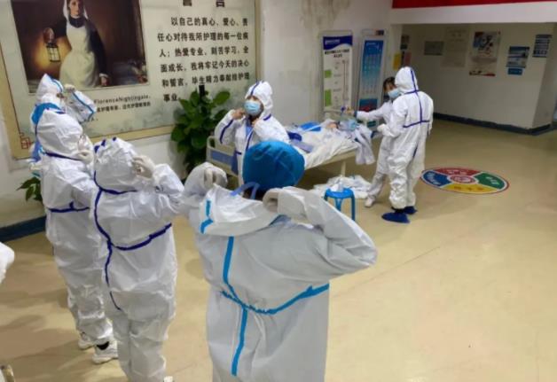 再出發,西安東大肛腸醫院奔赴鐵一中開展核酸采集工作