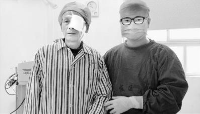 蕭山太學眼科為68歲大伯一次性告別白內障、近視和老花