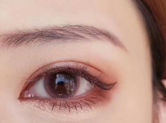 美瞳戴反了能感覺(jué)出來(lái)嗎?美瞳戴上霧蒙蒙的是怎么回事?