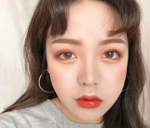 戴美瞳看東西霧蒙蒙的感覺遮瞳是怎么回事?美瞳戴著很模糊還能戴嗎