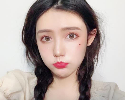 為啥取下美瞳后看東西有霧?美瞳滑片是戴反了嗎