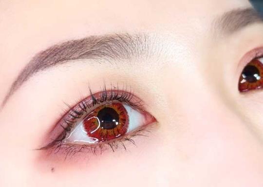 怎么防止戴美瞳眼睛酸?美瞳不泡直接就戴會怎樣