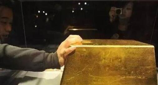 世界上最大的金磚,重達220公斤的金磚全是錢