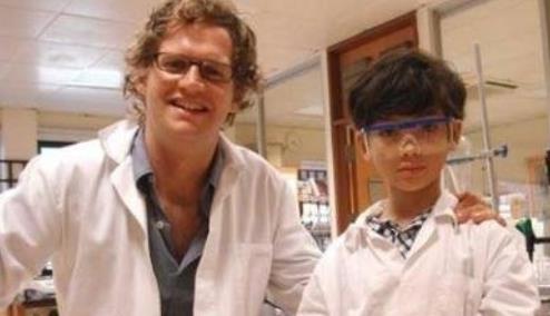 世界上智商最高的孩子 奧斯卡·塞爾7歲的英國財(cái)政顧問
