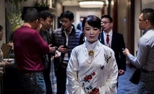 中國最美機(jī)器人 佳佳竟被問是否有男朋友