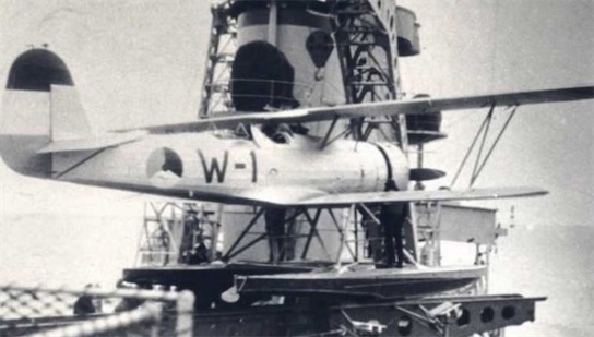 第一架浮筒式水上飛機 亨利·法布爾在1909年發明制造