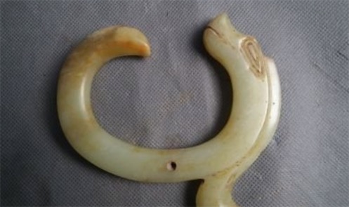 中國現今發掘的最早的玉龍 部分專家認為紅山玉龍距今6500年