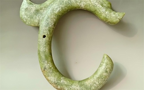 中國現今發掘的最早的玉龍 部分專家認為紅山玉龍距今6500年
