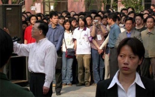 中國第一女保鏢 邊梅睡覺時(shí)把手槍放在枕下