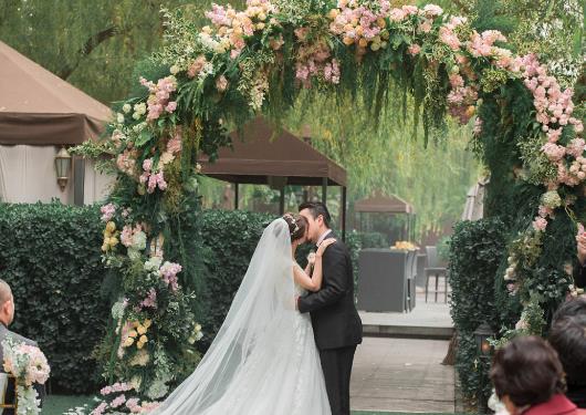 大學同學結(jié)婚但是太遠了要不要去?外省的室友結(jié)婚要不要去