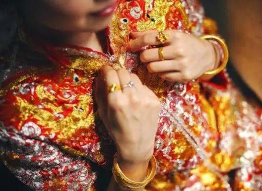結(jié)婚三金買1萬的少嗎?結(jié)婚三金買的一口價的了怎么辦