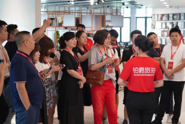 鉑爵旅拍:以開放,分享,共同進步的鉑爵境界繼續(xù)引領行業(yè)發(fā)展