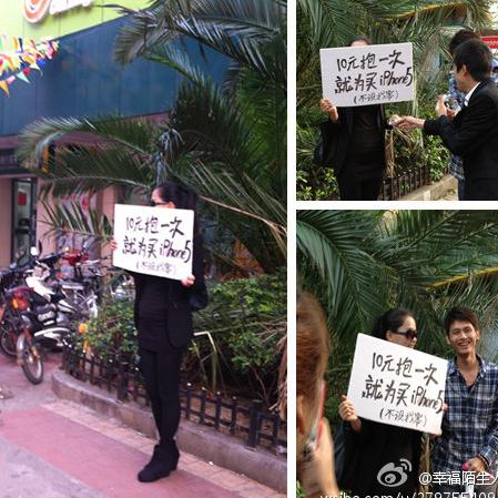 黑衣美女街頭賣擁抱一次10元,男子害羞與其合影,網友斥其滿足物質享受的物質女