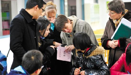 72÷3=?小學生九九乘法口訣讓英國校長考察團大為震驚