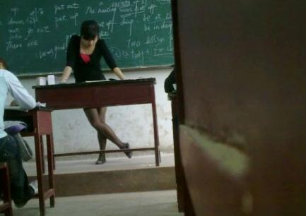 校規:中學禁女教師穿黑絲襪 校長:防女生效仿男生心亂