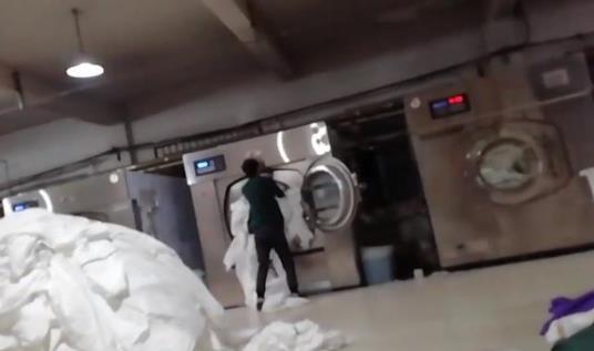 爆酒店白床單清洗全過程:帶血床單和普通被罩混洗 違規(guī)原料暴力蒸白