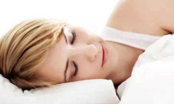 些產(chǎn)婦們的睡眠質(zhì)量很不好 4個產(chǎn)后睡眠不好改善方法