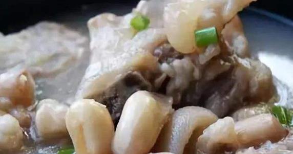完美的胸部會(huì)讓女人更自信 4個(gè)必吃的豐胸食譜