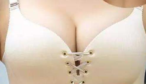 很多媽媽都會出現乳房下垂 5個產后乳房護理方法