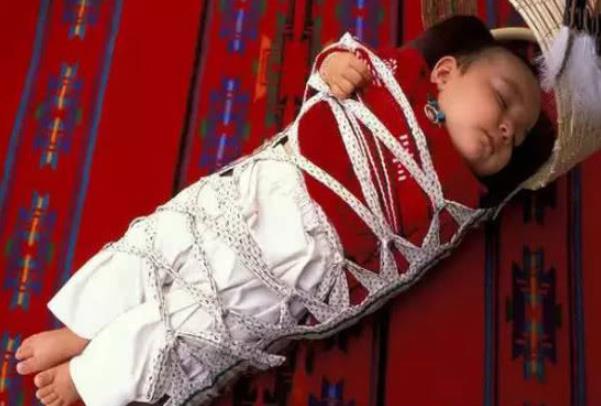 想要孩子擁有筆直長腿,家長應及時給孩子定制矯正鞋干預