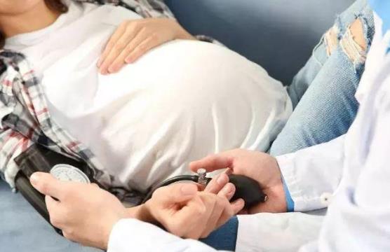 生孩子獎勵2萬元的錢去哪里領(lǐng)?生育津貼可以領(lǐng)到多少錢?