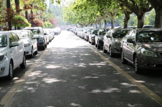 小區亂停車怎么治理?別人停了我的車位可以叫拖車拖走嗎?