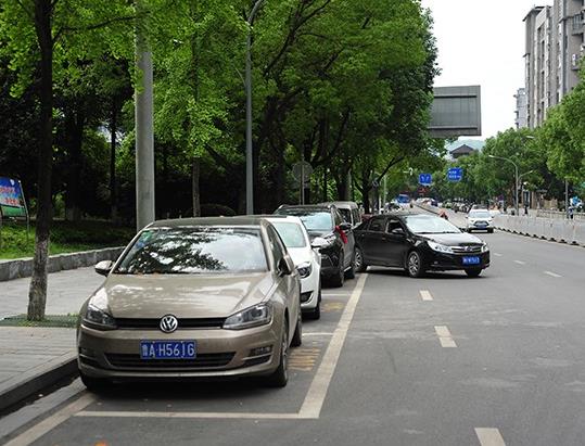 亂停車聯系不到車主怎么辦?車被堵了打122拖車費用誰出?