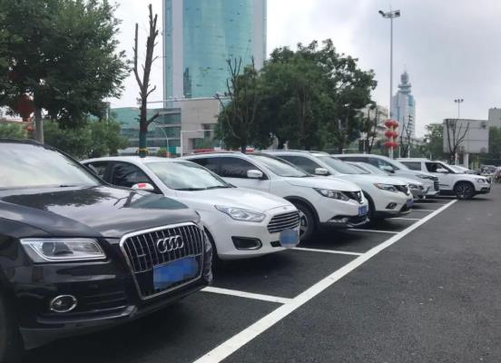 別人停了我的車位可以叫拖車拖走嗎?違法停車處罰要扣分嗎?