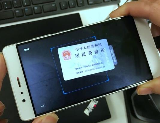 辦臨時(shí)身份證是當(dāng)場給嗎?掛耳染可以拍身份證嗎