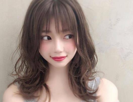 劉海分界處禿了怎么遮?劉海長了不想剪怎么打理?
