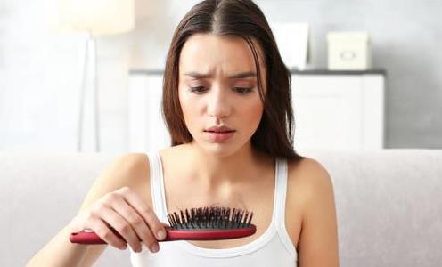 教你中醫(yī)調養(yǎng)掉發(fā)問題 掉發(fā)是什么因素引起的