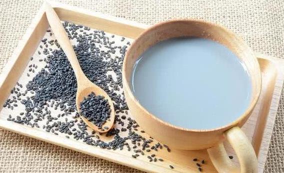 長白頭發與什么因素有關 吃黑芝麻就能減少白頭發嗎
