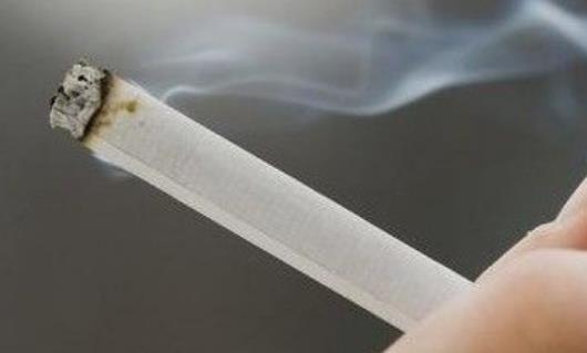男人指甲發黃大多數因為抽煙導致 推薦2種食療方治療指甲變黃