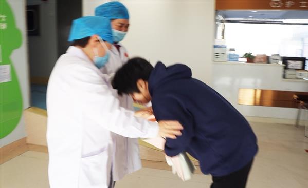 子宮腺肌癥能保住子宮嗎?50歲包大姐終于打贏這場長達20年的“子宮保衛戰”!