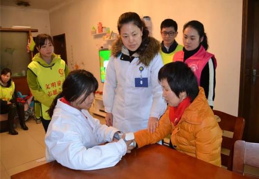 重慶金易醫院攜手街道社區聯合舉辦三八婦女節活動