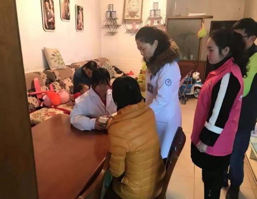 重慶金易醫院攜手街道社區聯合舉辦三八婦女節活動