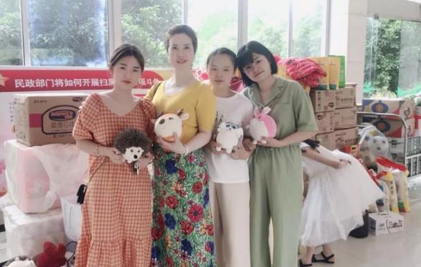 岳陽瑪麗亞婦產醫院走進市兒童福利院獻愛心·送溫暖活動