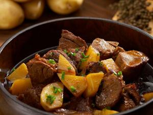 牛肉燉土豆怎么做好吃？牛肉燉土豆的做法